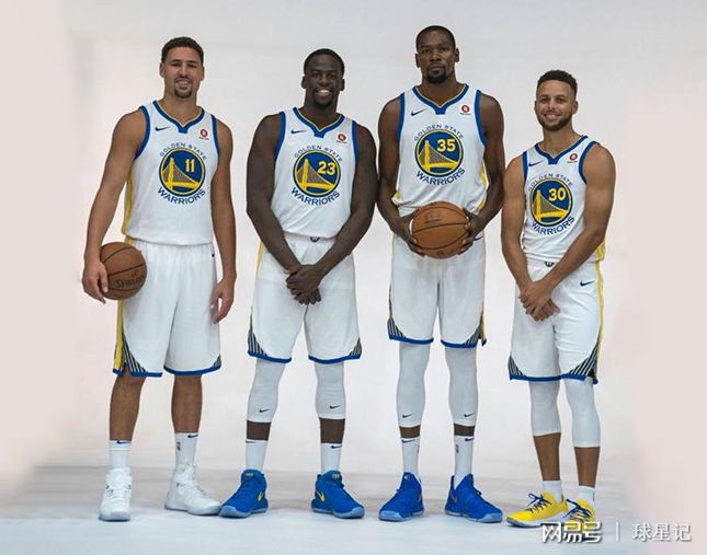 上演的跷跷 上演的跷跷